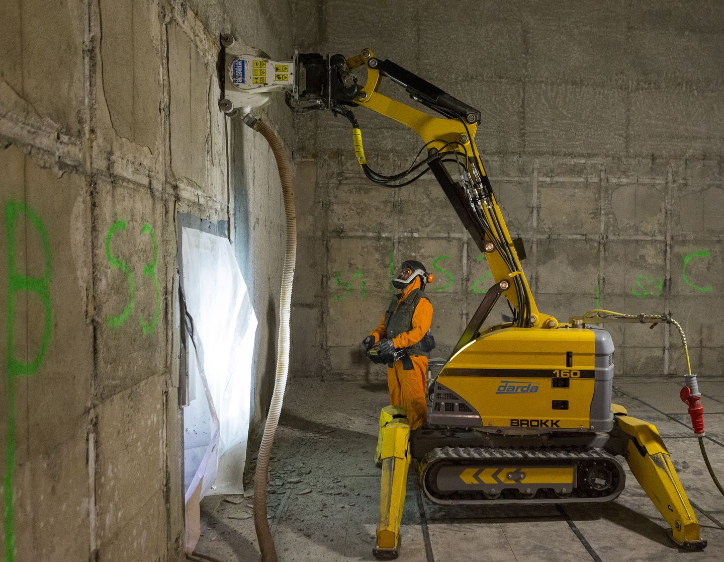 Building decontamination work with a shaver